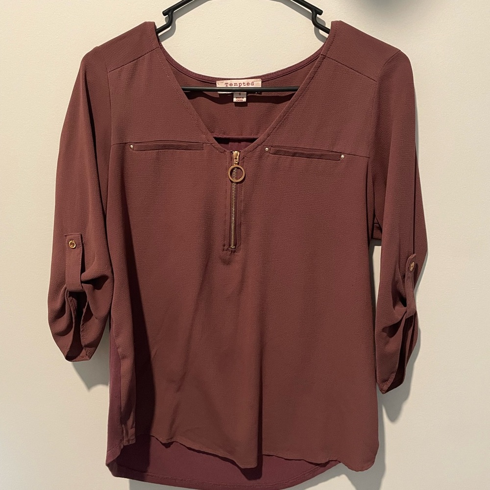 Business casual 3 quarter sleeve shirt